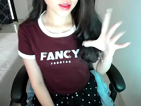Snapshot of Linh_smile_ chatting on 06.30.26 Linh smile online show from 06.30.26