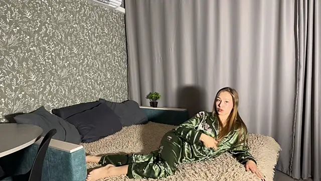 diniYeezya online show from 05.10.26