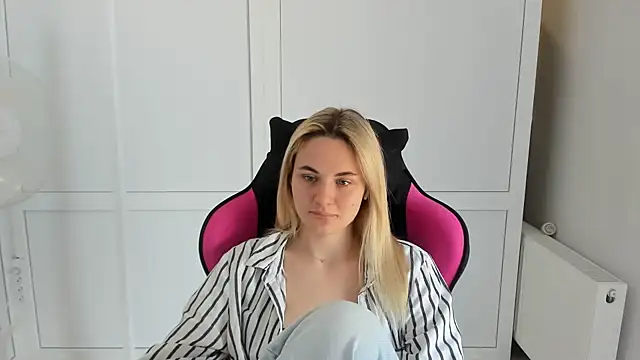 Emma starrs  online show from 07.04.26