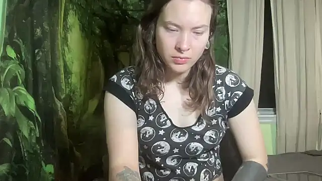 mo0ngoddess online show from 11.25.25