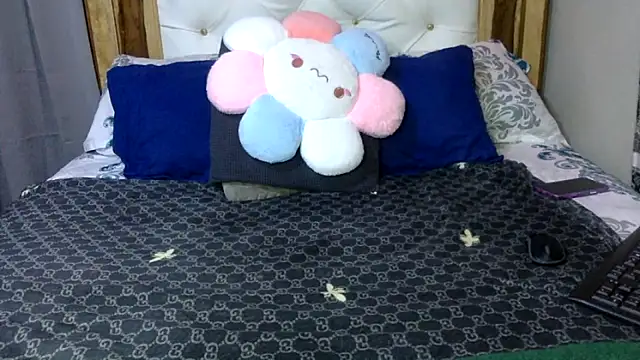 Snapshot of creamyamber chatting on 02.13.26 creamyamber online show from 02.13.26