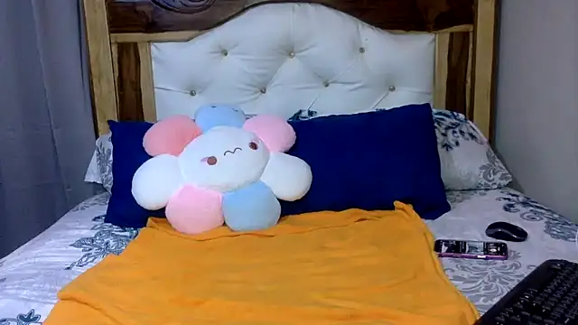 Snapshot of creamyamber chatting on 02.17.26 creamyamber online show from 02.17.26