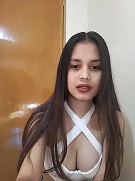 Snapshot of Adrianahearth chatting on 05.19.26 Adrianahearth online show from 05.19.26