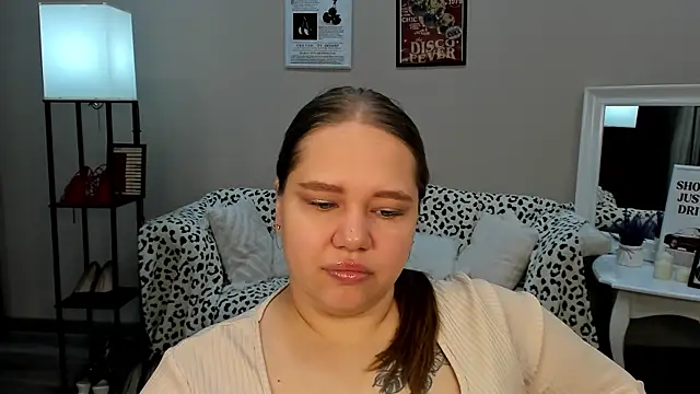 Snapshot of DianaKristol chatting on 05.17.26 DianaKristol online show from 05.17.26
