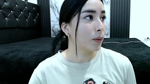 Snapshot of MiaReinig09 chatting on 07.17.26 MiaReinig09 online show from 07.17.26