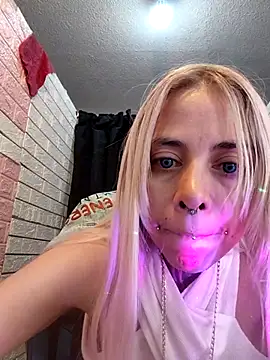 Snapshot of sofigirlgold chatting on 05.13.26 sofigirlgold online show from 05.13.26