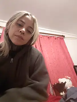 Snapshot of sofigirlgold chatting on 05.16.26 sofigirlgold online show from 05.16.26
