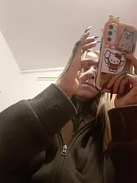 Snapshot of sofigirlgold chatting on 05.16.26 sofigirlgold online show from 05.16.26