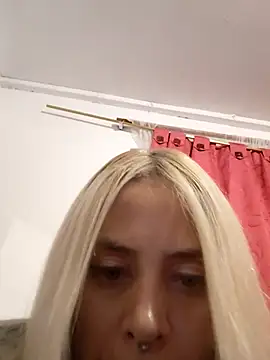 Snapshot of sofigirlgold chatting on 05.18.26 sofigirlgold online show from 05.18.26