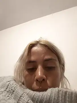 Snapshot of sofigirlgold chatting on 05.22.26 sofigirlgold online show from 05.22.26