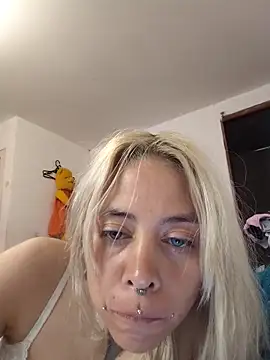 Snapshot of sofigirlgold chatting on 05.22.26 sofigirlgold online show from 05.22.26