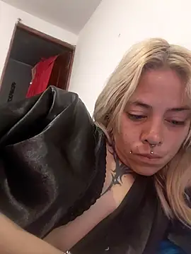 Snapshot of sofigirlgold chatting on 05.24.26 sofigirlgold online show from 05.24.26