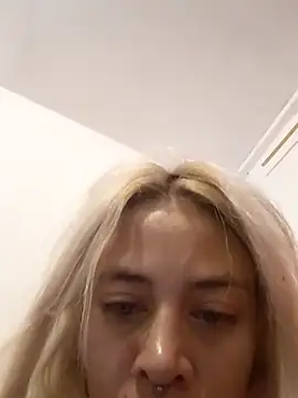 Snapshot of sofigirlgold chatting on 05.26.26 sofigirlgold online show from 05.26.26