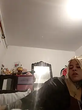 Snapshot of sofigirlgold chatting on 05.28.26 sofigirlgold online show from 05.28.26