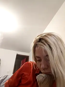 Snapshot of sofigirlgold chatting on 05.28.26 sofigirlgold online show from 05.28.26