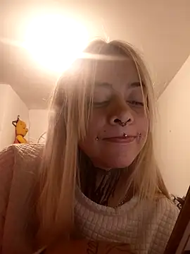 Snapshot of sofigirlgold chatting on 05.29.26 sofigirlgold online show from 05.29.26