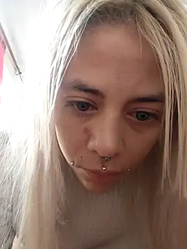 Snapshot of sofigirlgold chatting on 05.29.26 sofigirlgold online show from 05.29.26
