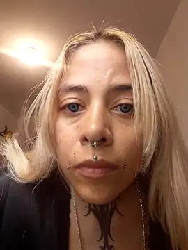 Snapshot of sofigirlgold chatting on 05.31.26 sofigirlgold online show from 05.31.26