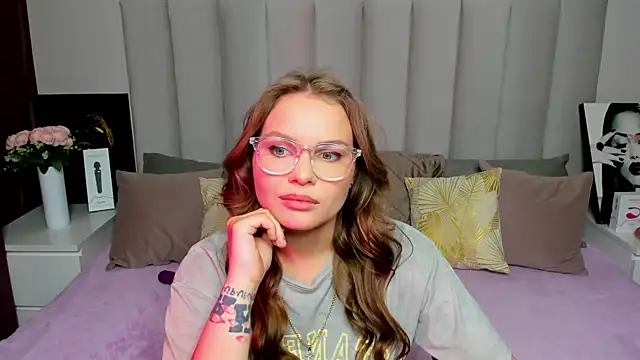 Snapshot of KattyWests chatting on 07.15.26 KattyWests online show from 07.15.26