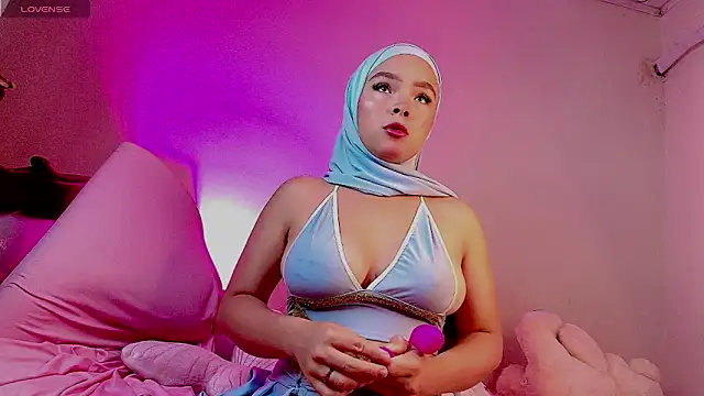 Nadine Nassib online show from 06.17.26