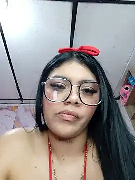 Snapshot of luxuryluna chatting on 06.25.26 luxuryluna online show from 06.25.26