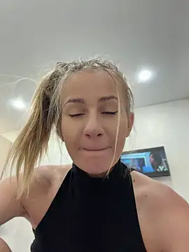 Snapshot of AnnaMist_ chatting on 07.16.26 AnnaMist online show from 07.16.26