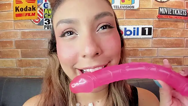 Snapshot of foxy_antonela chatting on 07.15.26 foxy antonela online show from 07.15.26