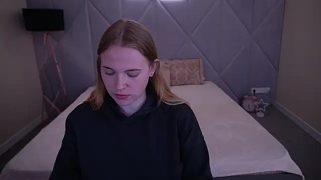 NikkyReyyy online show from 05.27.26