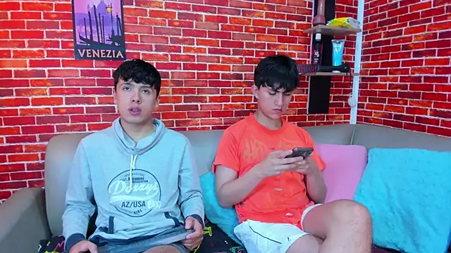 Hoot boyss  online show from 05.31.26