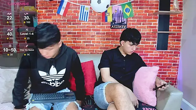 Snapshot of Hoot_boyss_ chatting on 07.07.26 Hoot boyss online show from 07.07.26