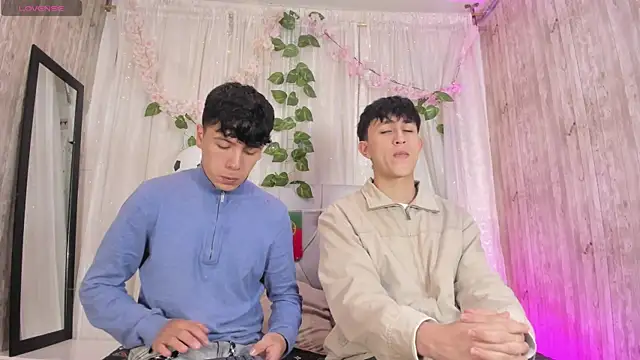 Snapshot of Hoot_boyss_ chatting on 07.11.26 Hoot boyss online show from 07.11.26