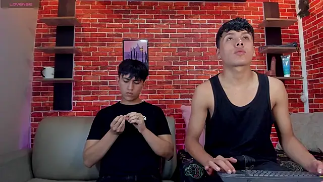 Snapshot of Hoot_boyss_ chatting on 07.14.26 Hoot boyss online show from 07.14.26