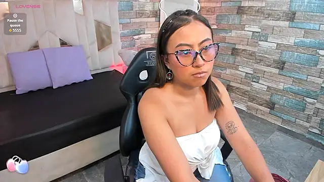 Snapshot of Amhira_Tay chatting on 06.18.26 Amhira Tay online show from 06.18.26