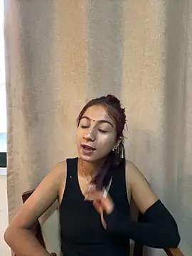 Snapshot of Juliywant chatting on 05.17.26 Juliywant online show from 05.17.26