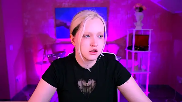 Snapshot of ViolettWoods chatting on 06.10.26 ViolettWoods online show from 06.10.26