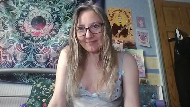 Izzylove47 online show from 05.21.26