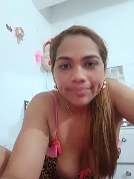 Snapshot of NaughtyMorenna chatting on 06.14.26 NaughtyMorenna online show from 06.14.26