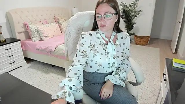 Snapshot of Vika73 chatting on 06.27.26 Vika73 online show from 06.27.26