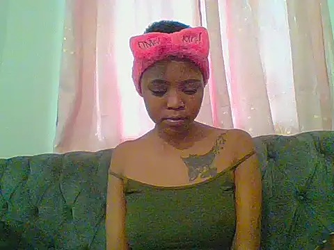 Snapshot of Sweet_cumshie chatting on 05.22.26 Sweet cumshie online show from 05.22.26