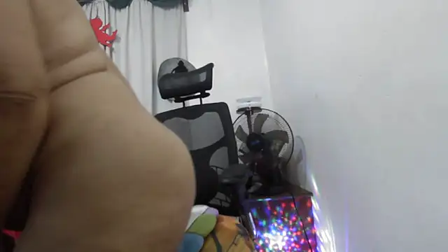 Snapshot of jenny_milf69 chatting on 02.28.25 jenny milf69 online show from 02.28.25