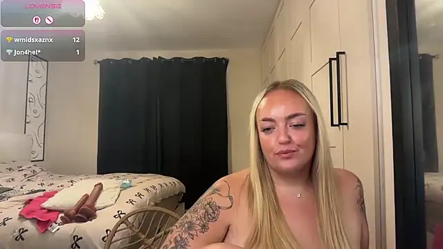 CurvyWetWife online show from 07.07.26