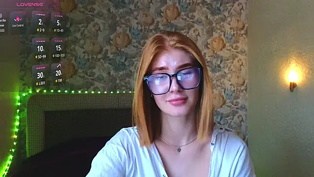 Snapshot of Juli_Ginger chatting on 07.14.26 Juli Ginger online show from 07.14.26