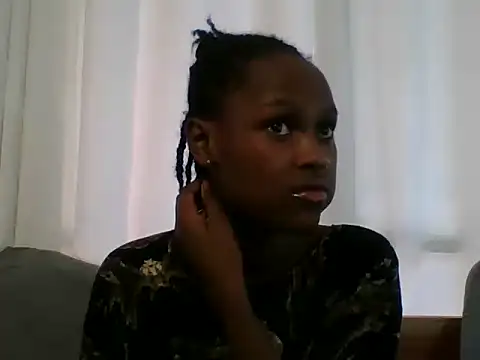 Snapshot of Sleek_petite chatting on 06.21.26 Sleek petite online show from 06.21.26