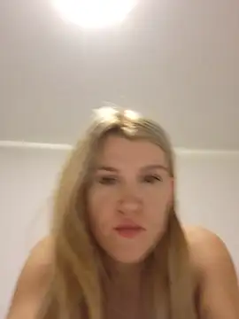 Snapshot of HotBlondie69 chatting on 06.27.26 HotBlondie69 online show from 06.27.26
