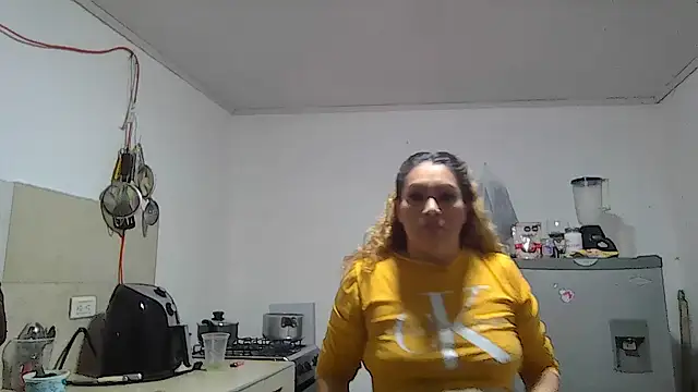Snapshot of Layla-Astrum chatting on 06.08.26 Layla-Astrum online show from 06.08.26