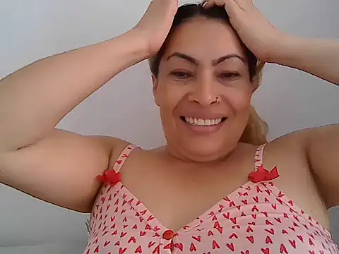 Snapshot of Layla-Astrum chatting on 06.25.26 Layla-Astrum online show from 06.25.26
