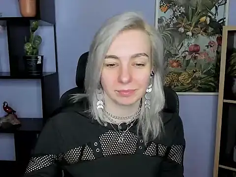Snapshot of velvetanne chatting on 05.19.26 velvetanne online show from 05.19.26