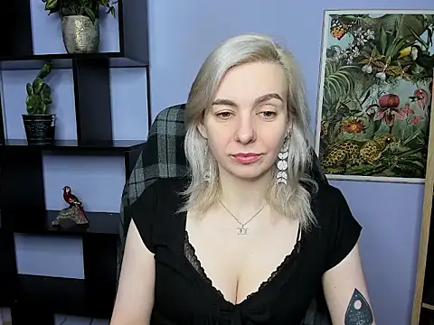 Snapshot of velvetanne chatting on 05.25.26 velvetanne online show from 05.25.26