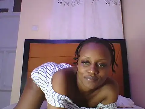 Snapshot of Ellaa_doll chatting on 06.17.26 Ellaa doll online show from 06.17.26