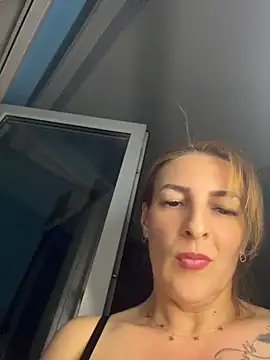 Snapshot of Hot-Milf4U chatting on 05.31.26 Hot-Milf4U online show from 05.31.26